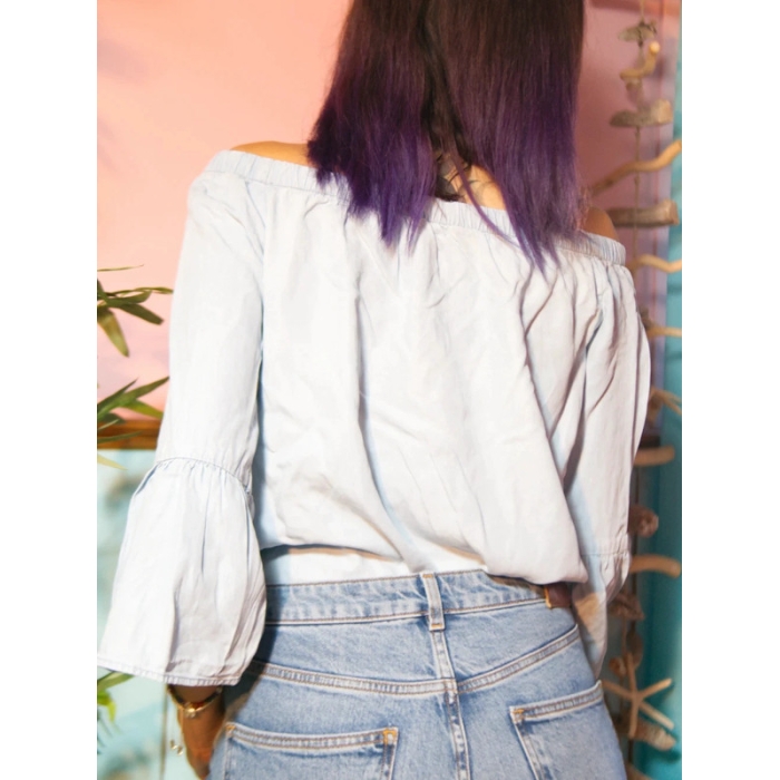 Blusa cuello barco, manga 3/4 estilo vintage con bordado de cerezas color rosa.