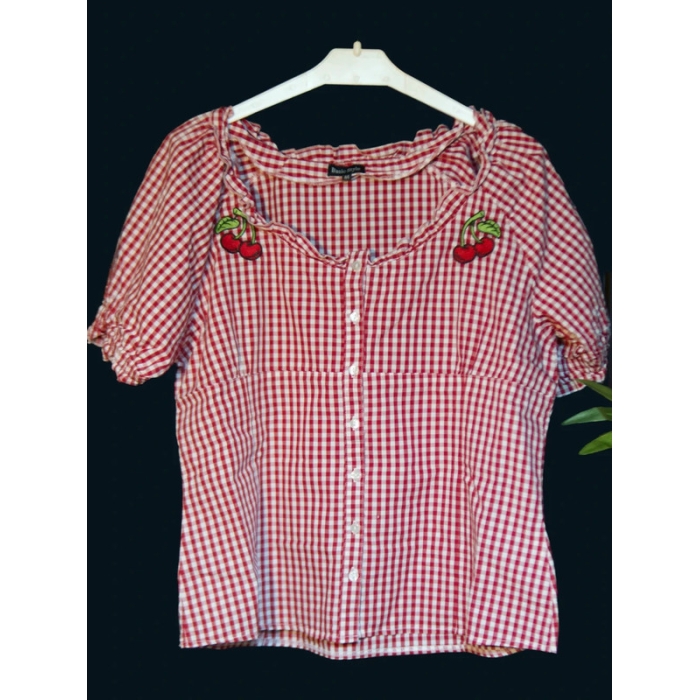 Blusa/camisa cuadros vichy con cerezas bordadas.