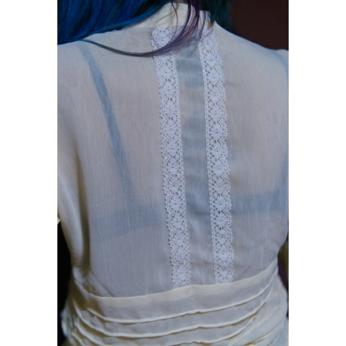 Blusa con transaparencia, color crema, con encaje y pompones, vintage, retro