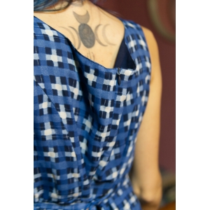 Vestido estampado, azul, blanco y negro. Estilo vintage, rockabilly.