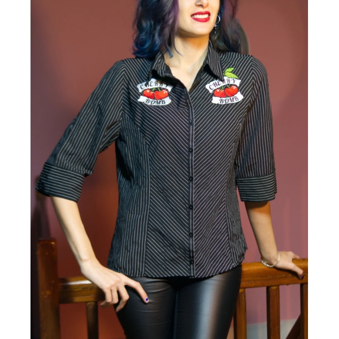 Camisa upcycled negra a rayas, oversize, media manga, bordada, custom, cherry bomb, pin-up