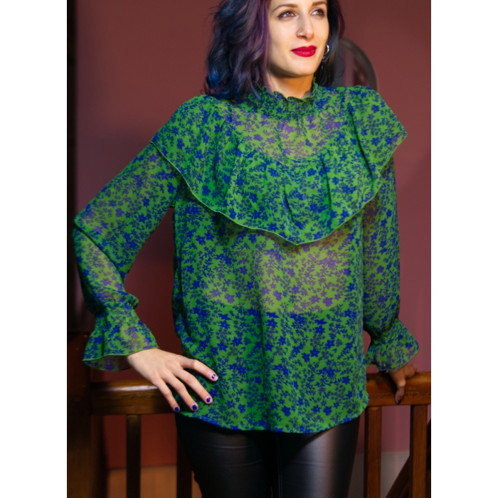 Blusa semitransparente, en colores verde y azul, estampado floral
