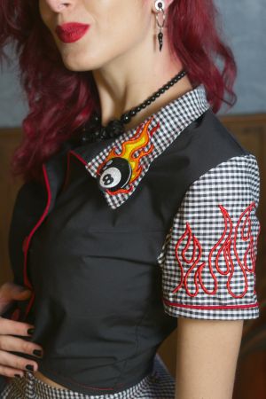 Camisa de manga corta de lazo Rockabilly bordada "Mary flames you"