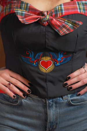 Top de tirantes Rockabilly con corset, bordado "Sweet Kiss Golondrina"