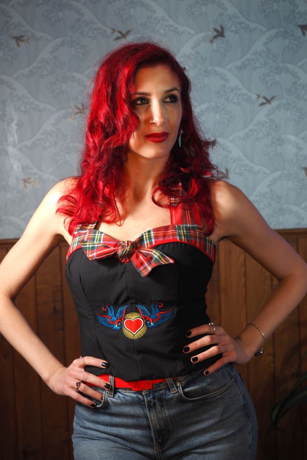Top de tirantes Rockabilly con corset, bordado "Sweet Kiss Golondrina"