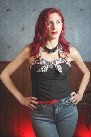 Top de tirantes Rockabilly con corset, bordado "Road 2 Rock"
