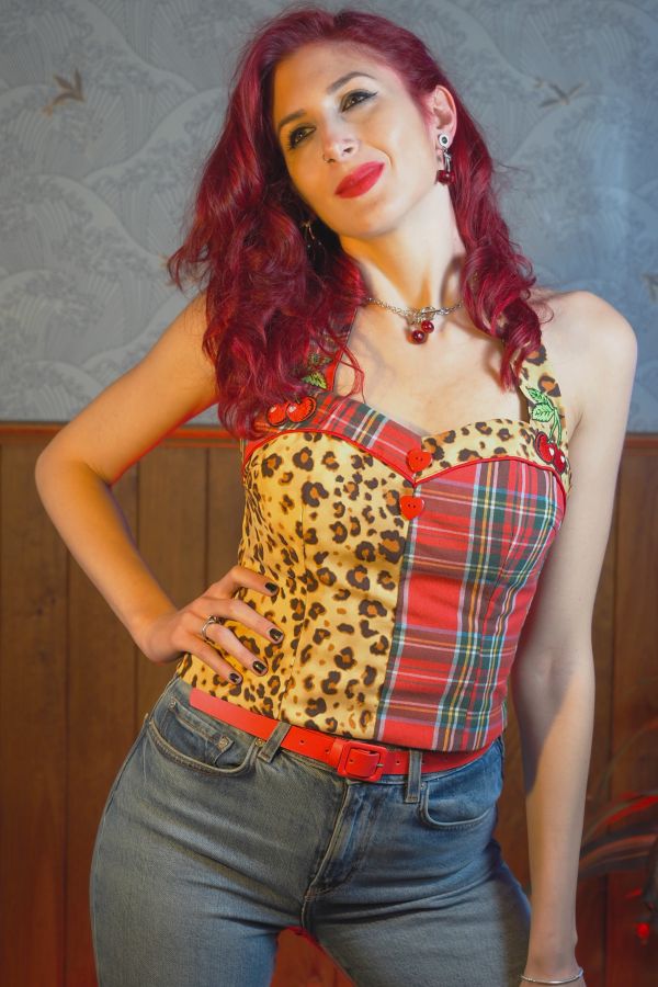 Top de tirantes Rockabilly con corset, bordado “Sour Innocence"