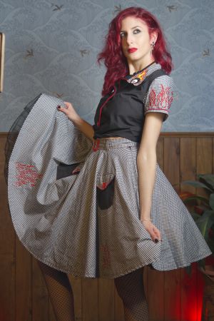 Falda de rueda acampanada Rockabilly "No Fuego no Party"