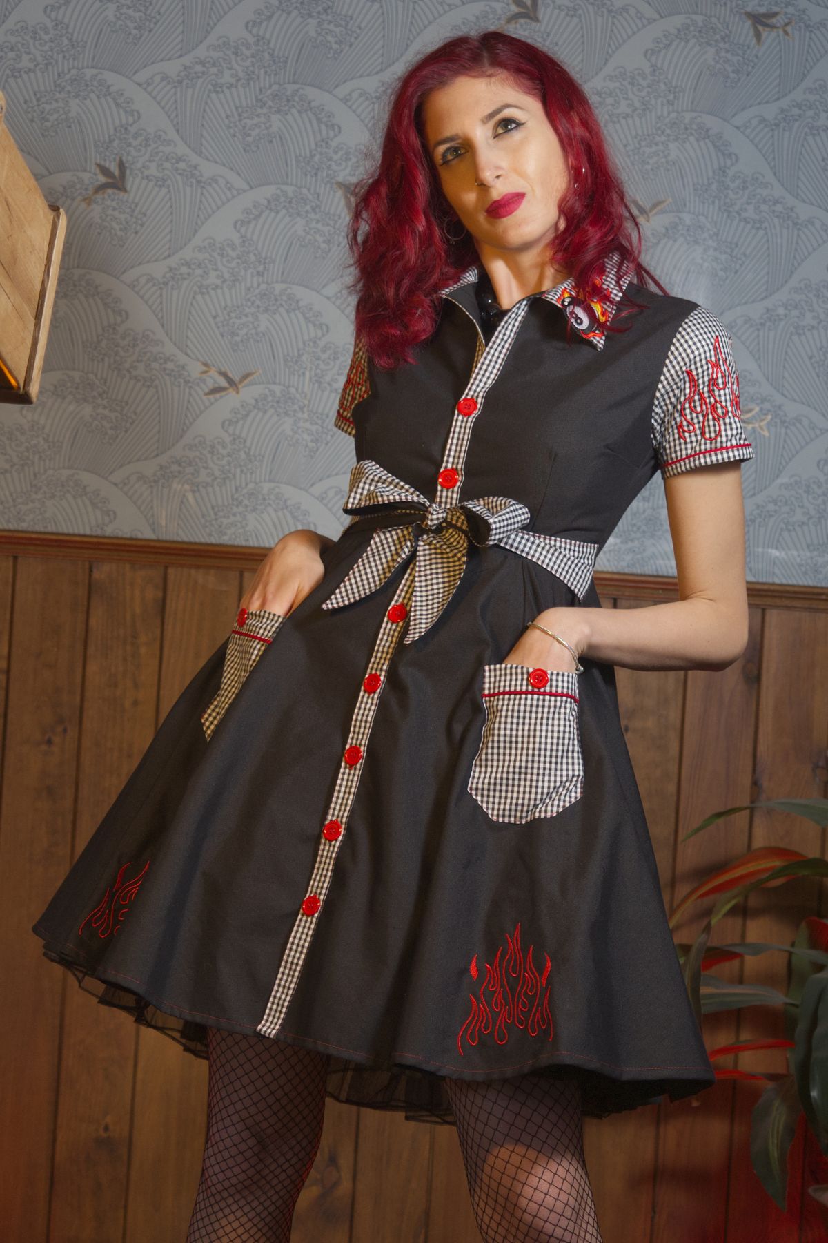 Vestido camisero Rockabilly bordado con lazo "Fire in the ball"