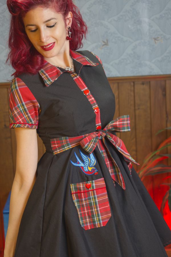 Vestido camisero Rockabilly negro, manga corta, bordado "Old Slow Swallow"