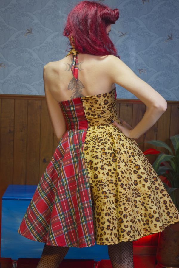 Vestido halter Rockabilly leopardo bordado "Picante Cherry"